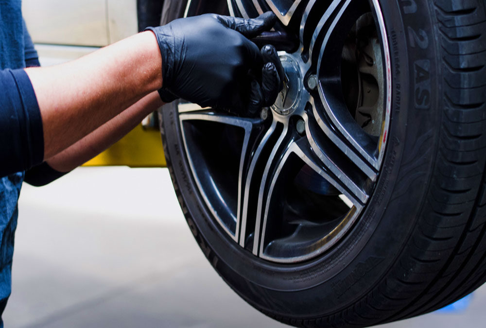 Jak prawidłowo kontrolować ciśnienie w oponach?